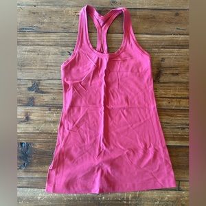 Lululemon rose colored tank. Very good condition. Size 4 - no tags.